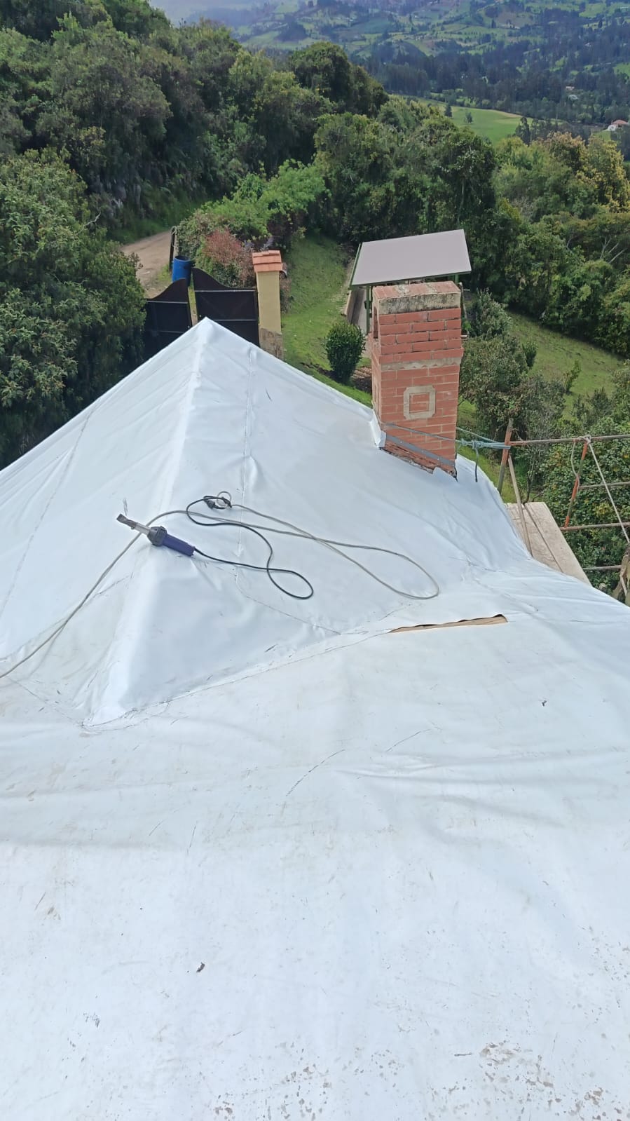 Instalación de membrana PVC sobre cubierta por IMPATO S.A.S